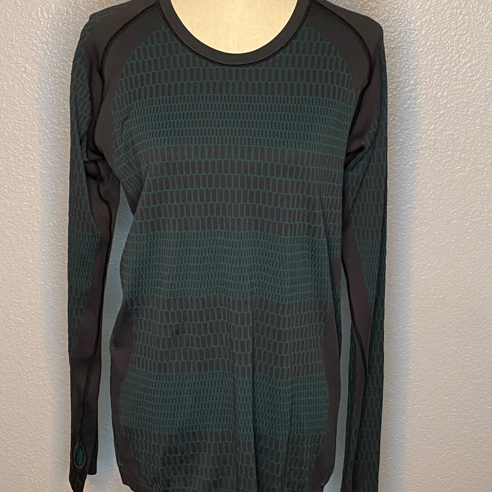 Lululemon emerald green and black long sleeve top